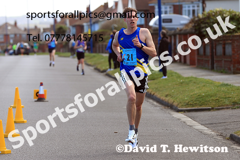 Senior mens Northern 12 Stage Road Relay, 2025 Northern 12 and 6 Stage Road Relays and Junior 5k, Redcar. Photo: David T. Hewitson/Sports for All Pics